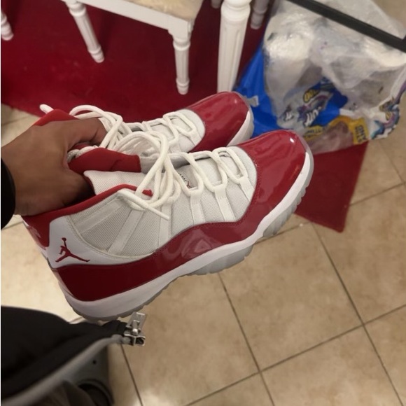 Air Jordan 11 retro cherry
